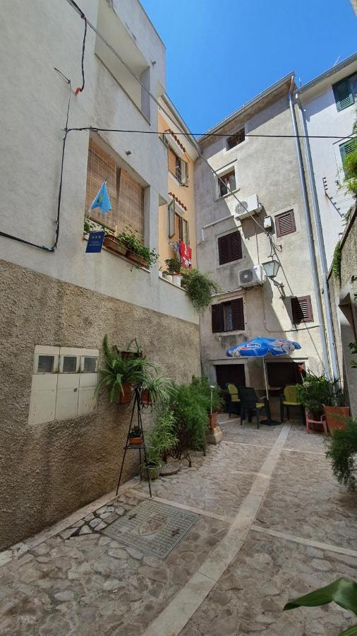 Franceska Apartmani Црес Экстерьер фото